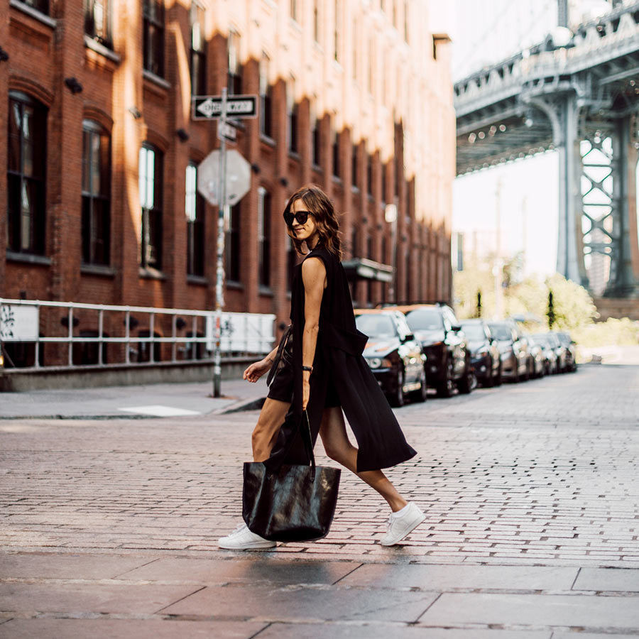 Fashion blogger Tesa with our work bag