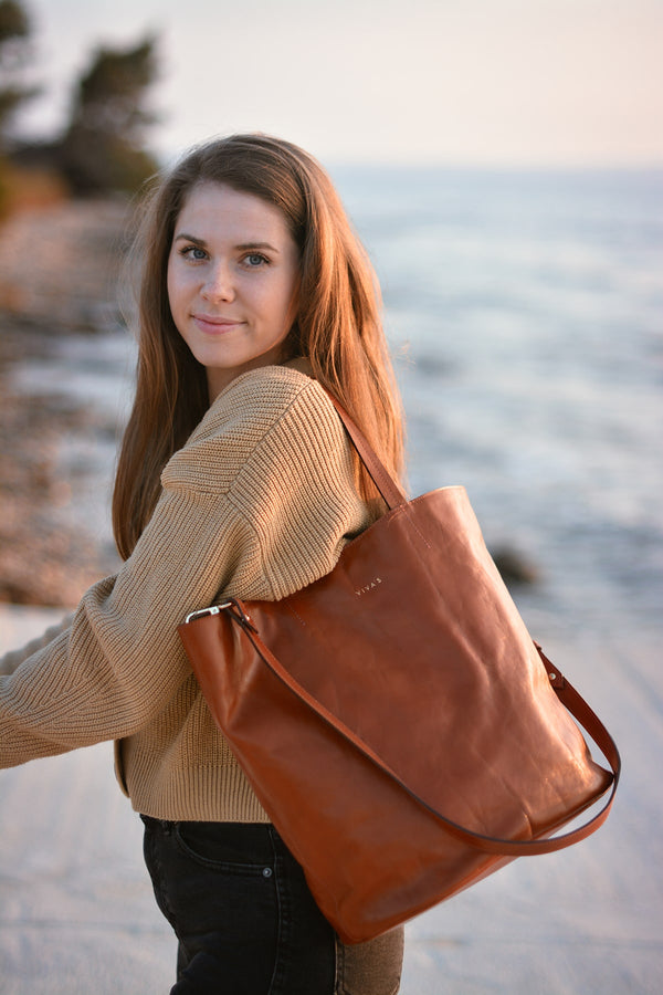 ROUND BUCKET BAG cognac