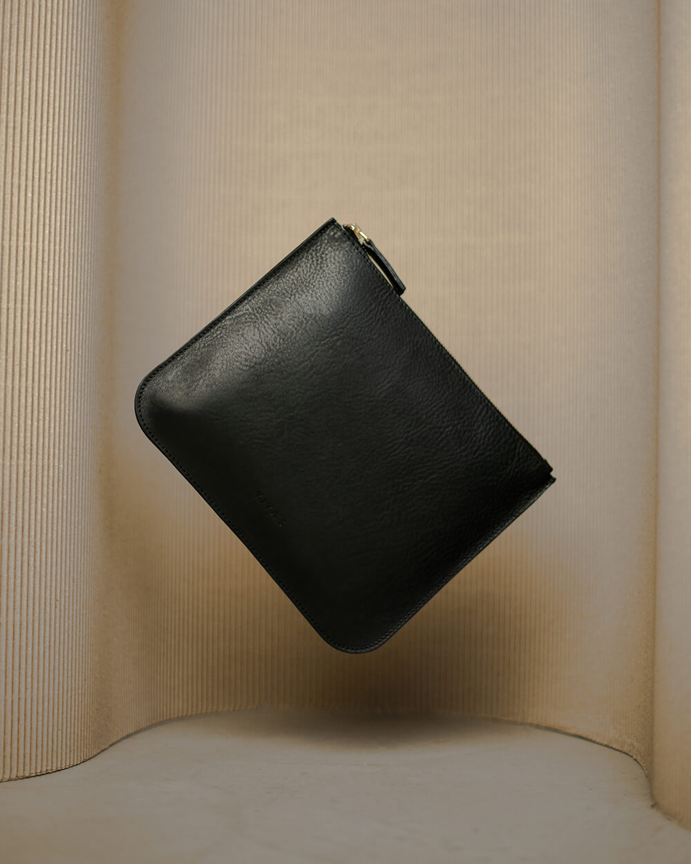 POUCH BAG LARGE black